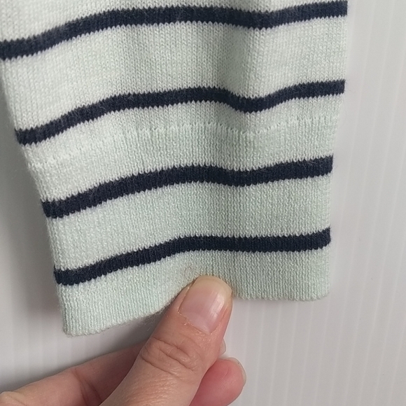 GAP Women’s Mint Green Silk Blended Striped V-neck Sweater Size XS - Picture 4 of 7